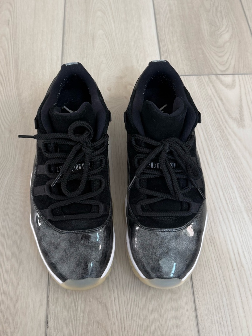 Air Jordan 11 Retro Low - Picture 4 of 8